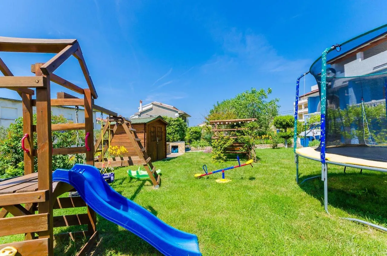 Apartments Kristijan M Lopar