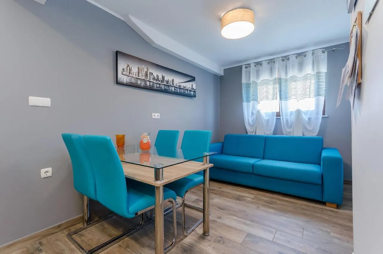 Apartments Kristijan M Lopar 0*,